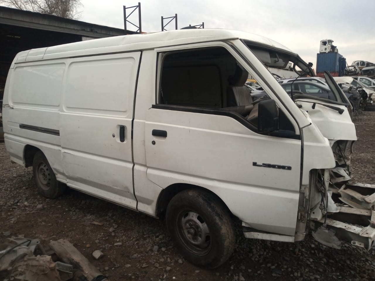  Mitsubishi L300 2011    EN DESARME